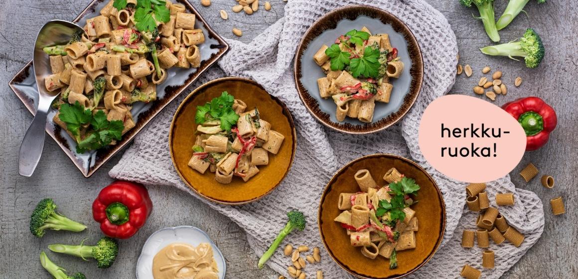 Herkullinen maapähkinävoi-broccolipasta (V, sis. maapähkinää) | Ruokaboksi